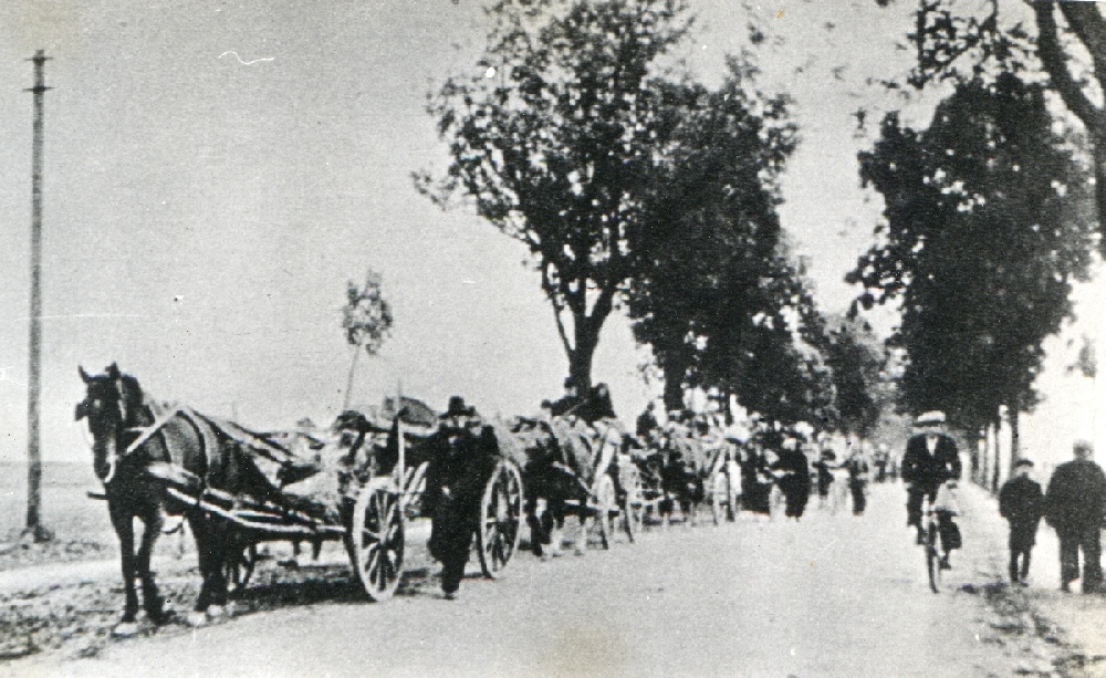 Ucieczka przed okupantem ludności cywilnej, wrzesień 1939 r. [ze zbiorów IPN]. 