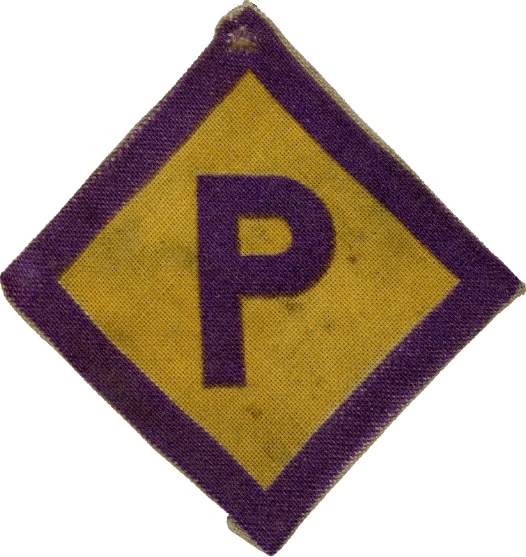 Znaczek „P” noszony tylko przez Polaków – robotników przymusowych, 1939–1945 [ze zbiorów Mauzoleum w Michniowie]. 