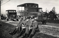 Niemcy przed akcją w Michniowie, 12 VII 1943 r. [ze zbiorów IPN].