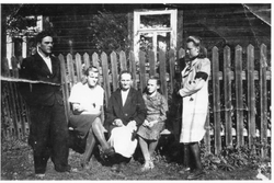Rodzina Malinowskich, Wzdół Rządowy, 1944 r. [ze zbiorów Mauzoleum w Michniowie]