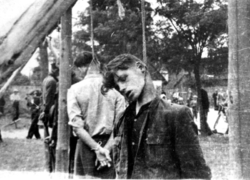 Mężczyźni powieszeni w czasie pacyfikacji wsi Dmenin, pow. radomszczański, b.d. [ze zbiorów IPN].