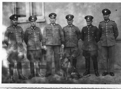 Zespół funkcjonariuszy posterunku Żandarmerii w Lubichowie, 1942 r. [ze zbiorów Mauzoleum w Michniowie]