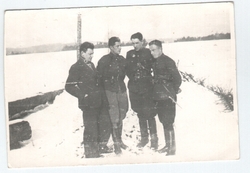 „Wybranieccy”, od lewej: Stanisław Kozera „Bogdan”, Henryk Pawelec „Henryk”, Bolesław Boczarski, Stefan Fąfara „ Dan”, b.d. [ze zbiorów Henryka Pawelca]