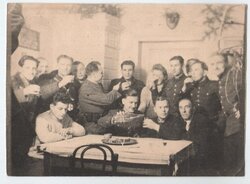 Gościna u państwa Ropelewskich w Łukowej, jesień 1943 r. [ze zbiorów Henryka Pawelca]